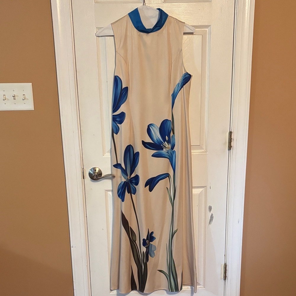 Chic Sleeveless Maxi Dress with Blue Floral Design